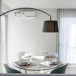 Stylish Flat W/ Gym & Parking By Lovelystay